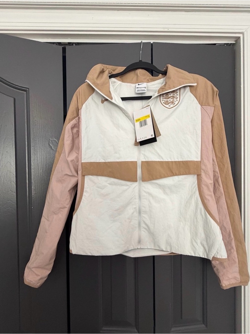 Nike England Women’s Windrunner-S-NWT - Picture 2 of 5